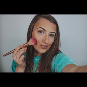 Meet your Posher, Alliah